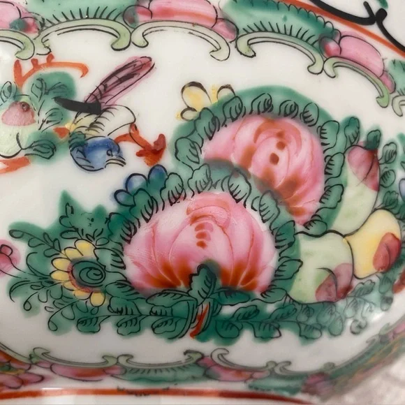 Late 20th century Rose Medallion large bowl, 9” across, Made in Japan/Hong Kong - Picture 14 of 16